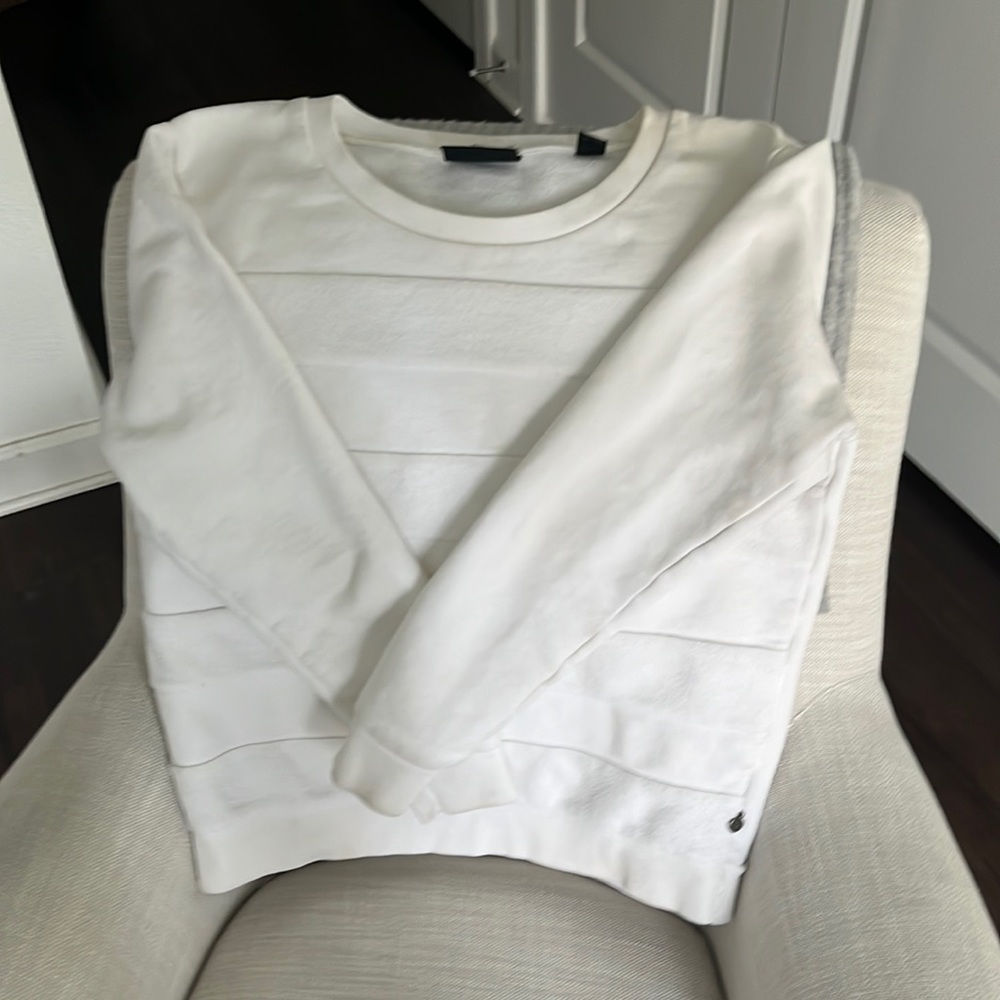 Scotch and Soda Womens cream colored sweatshirt. Aspen Chic. Size 1 or medium.